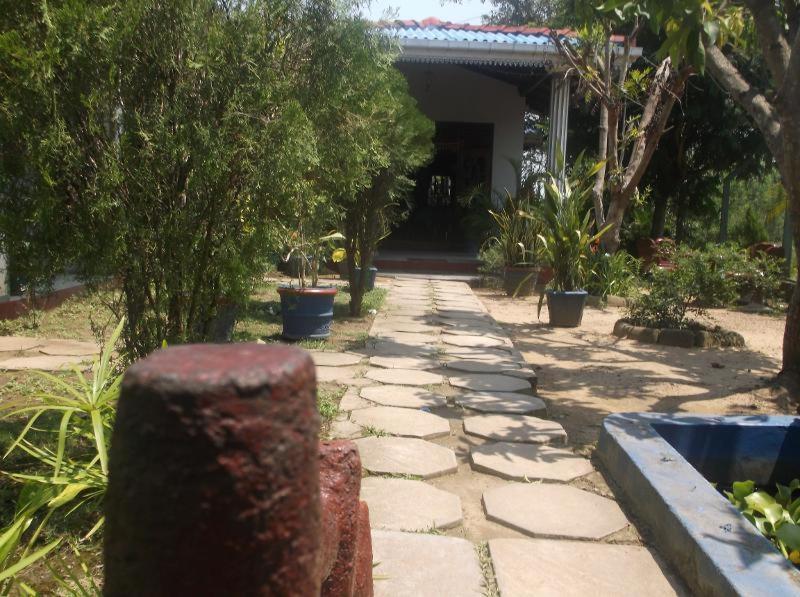 Hansika Guest Inn Buttala Exteriér fotografie